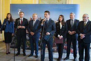 Polskie metropolie wspierają nauczycieli. Białystok się nie wyłamał