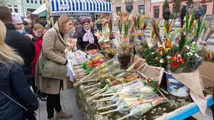 Tłumy na jarmarku wielkanocnym wokół Ratusza [ZDJĘCIA]