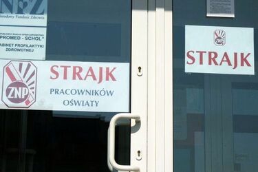 Wszystkie publiczne podstawówki w mieście nadal strajkują