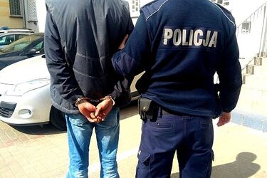 Jeździł autem bez uprawnień i po alkoholu. Audi było kradzione 