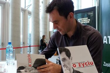 O życiu ze śmiertelnie poważnym humorem. Krzysztof Szubzda wydał książkę