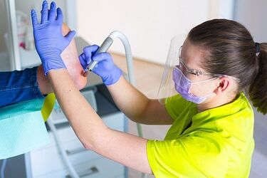 Otarcia i odciski zmorą biegaczy. Warto zadbać o stopy