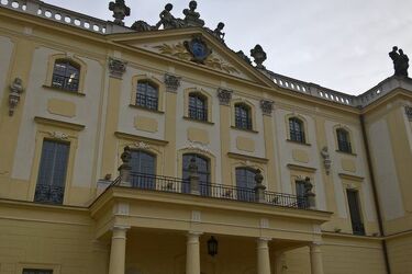 Zniszczona część ogrodzenia Pałacu Branickich zostanie przebudowana