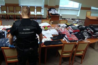 Sprzedawała podrobioną odzież i perfumy. Grozi jej do 5 lat więzienia