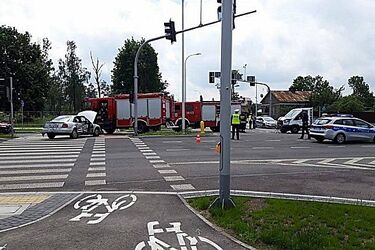 Wypadek na skrzyżowaniu. 2 osoby trafiły do szpitala