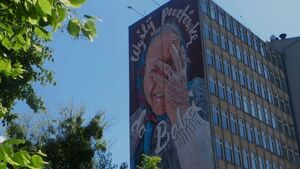 Białystok ma nowy mural. Promuje akcję "Wyślij pocztówkę do babci" [ZDJĘCIA, WIDEO]