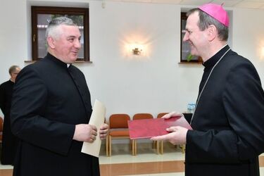W wielu parafiach będą nowi proboszczowe. Arcybiskup wręczył nominacje [ZDJĘCIA]