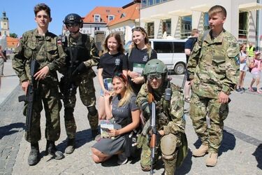 Piknik Militarny. Prezentacje na Rynku Kościuszki i atrakcje w Ogrodniczkach