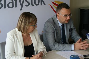 "Co najmniej". Zwrot klucz, który da nauczycielom większe pieniądze