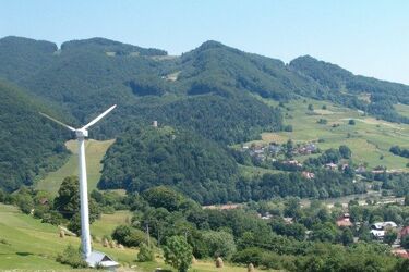 Dzieci jadą do górskiego miasteczka. Nie bez powodu