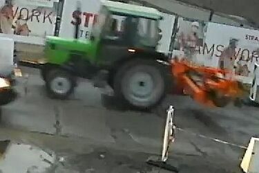 Policja szuka sprawcy kradzieży ciągnika rolniczego