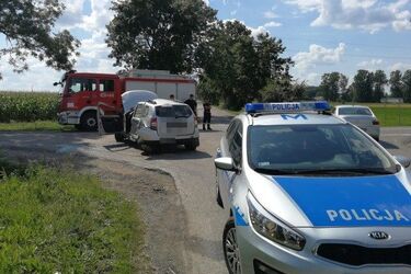 2 osoby w szpitalu po zderzeniu TIR-a z osobówką