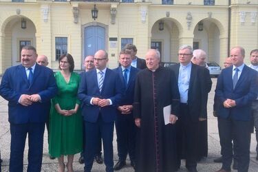 Marszałek województwa rozdał milion złotych na remonty zabytków