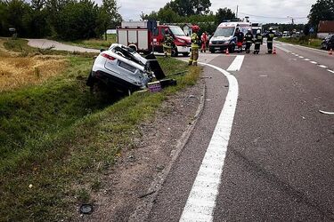 Wypadek na krajowej "61". 3 osoby zabrano do szpitala