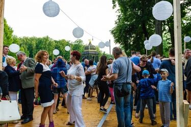 Potańcówka w Ogrodzie Branickich - pomysł na pożegnanie wakacji