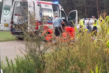 14-letni rowerzysta przewrócił się podczas "holowania". Został zabrany do szpitala