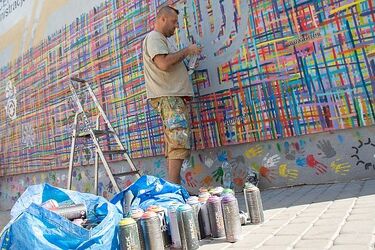 Trzy razy został zniszczony. Ponownie odnowiono słynny białostocki mural