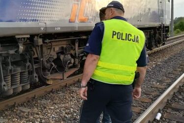 Tragedia na przejeździe kolejowym. Zginęły dwie osoby