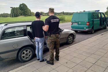 "Okazją" nielegalnie przez granicę. A kierowca poszukiwany listem gończym