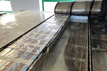 Nie powinno ich być na dachu chłodni [WIDEO]