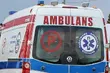 Wypadek na DK64. Samochód uderzył w drzewo