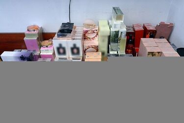 W paczce było prawie 500 flakonów perfum. Prawdziwych?