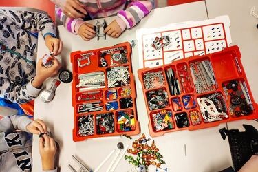 Zajęcia z robotyki – czy warto zapisywać na nie swoje pociechy? [WYWIAD]