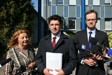 Elektromobilność to przyszłość. PiS upomina się o ładowarki do samochodów w mieście