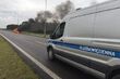 Auto stanęło w płomieniach. Droga w kierunku Warszawy jest zablokowana
