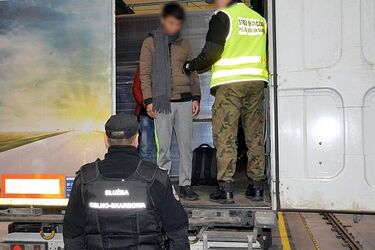 Nielegalnie przez granicę. 10 obywateli Wietnamu zatrzymanych