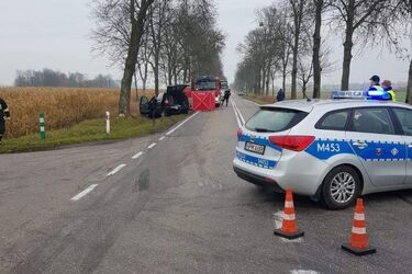 W wypadku zginęła kobieta. Droga jest zablokowana