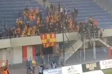 Kibic Jagiellonii spadł z trybun podczas meczu