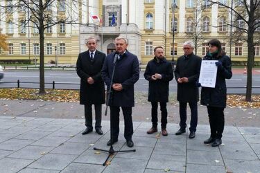Samorządy tracą na reformach rządu i apelują do władzy o rozmowę