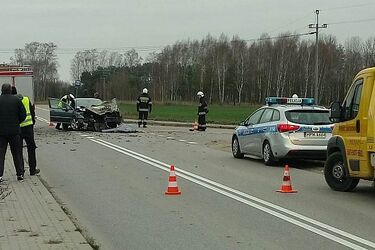 Wymusiła pierwszeństwo przejazdu na skrzyżowaniu. Dwie osoby trafiły do szpitala
