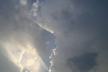 Pochmurny środek tygodnia z niskim ciśnieniem atmosferycznym