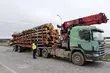  Przeciążona ciężarówka z drewnem dalej nie pojedzie