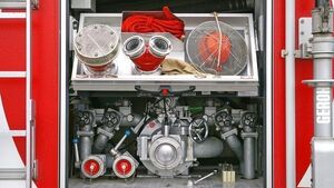 Pożar warsztatu samochodowego. Czy w środku jest samochód? [ZDJĘCIA]