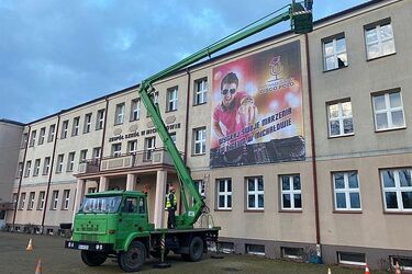 Szkoła disco-polo w Michałowie. Dziekan nic o tym nie wie, są pierwsze problemy