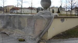 Mur Pałacu Branickich się sypie. I będzie sypał się jeszcze długo