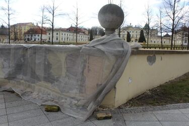 Mur Pałacu Branickich się sypie. I będzie sypał się jeszcze długo