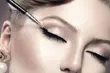 Cała prawda o kreskach retro, czyli jak dobrać odpowiedni eyeliner?