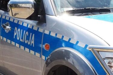 Bus uderzył w bariery energochłonne. Droga w kierunku Białegostoku jest zablokowana