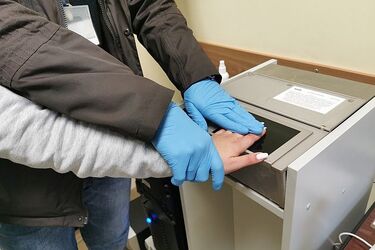 Oszukała na 350 tys. zł. Wpadła na dworcu