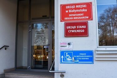 Urząd Miejski zamknięty, nie będzie działać targowisko przy Kawaleryjskiej