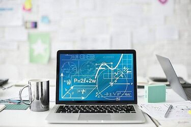 Darmowe webinary powtórkowe dla ósmoklasistów i maturzystów [WIDEO]