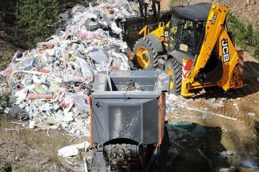 Czego to ludzie nie wymyślą, by pozbyć się kłopotliwych odpadów?