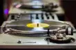 Rozłóż się wygodnie na dywanie i posłuchaj muzyki