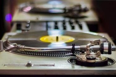 Rozłóż się wygodnie na dywanie i posłuchaj muzyki