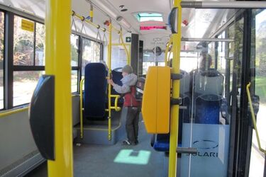 Prezydent Białegostoku chce, by autobusach komunikacji miejskiej zwiększyć limit pasażerów