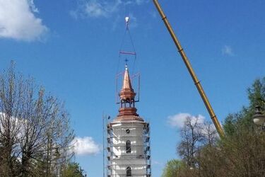 Hełm jest już na wieży kościoła. Projekt zrealizowano po ponad 120 latach